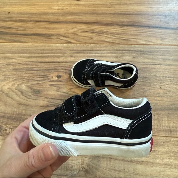 Vans Black and White Old Skool Sneakers Classic Skate Style - Picture 2 of 9
